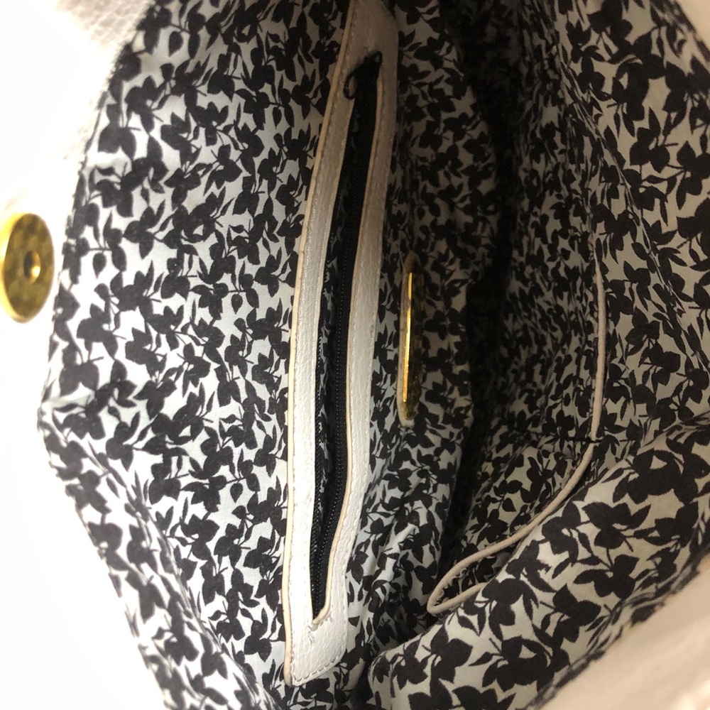 White and Gold Clutch - Picture 6 of 9